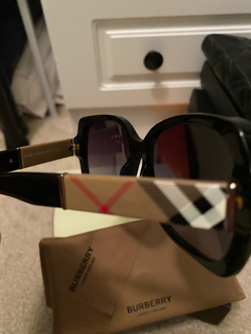 Burberry Black Oversized Women's Sunglasses with Dark Lenses - Picture 4 of 8